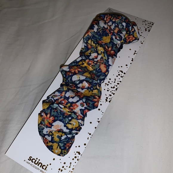 Scünci brand head wrap and scrunchies - Picture 2 of 5